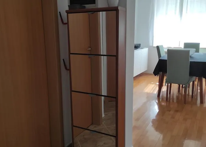 Valkane Apartment *